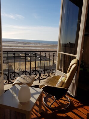 Interior - Facing the boards and 180° sea view  (Trouville-sur-Mer)