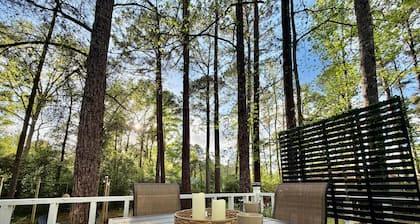 Black Creek Hideaway - Relax & Recharge in a Woodland Cottage