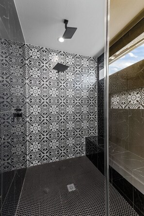 Shower, hair dryer, towels, soap - META Royal Estate~>THE KAWS HAUS! By Yasmeen (Houston)
