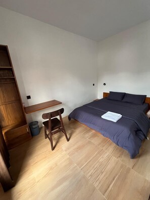 Executive Studio Suite | Desk, free WiFi, bed sheets
