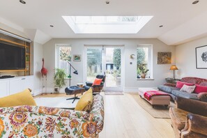 TV - Fulham Family Home Near Thames Path (London)