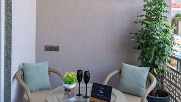 Vila superluxo | Opções para refeição ao ar livre