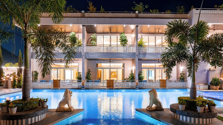 Mountain Creek 7BHK Villa by ELIVAAS