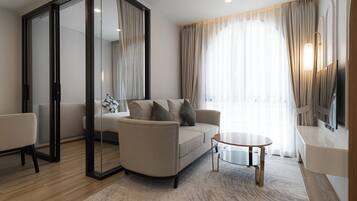 2 Bedroom Suite, 1 King and 1 Single | Escrivaninha, Wi-Fi de cortesia