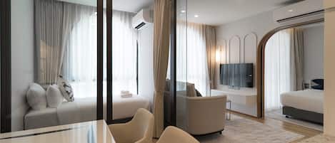 2 Bedroom Suite, 1 King and 1 Single | Living area