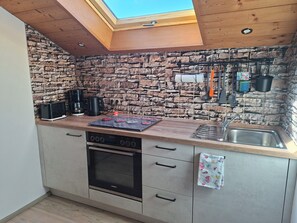 Fridge, oven, stovetop, coffee/tea maker - Apartment am Wandei for 2 persons, with balcony (Bischofswiesen)