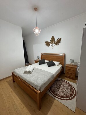 2 habitaciones, tabla de planchar con plancha, internet y ropa de cama 