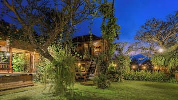 Traditional Room | Exterior