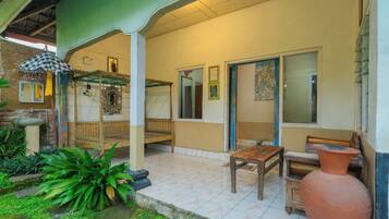 Family Room | Terrace/patio