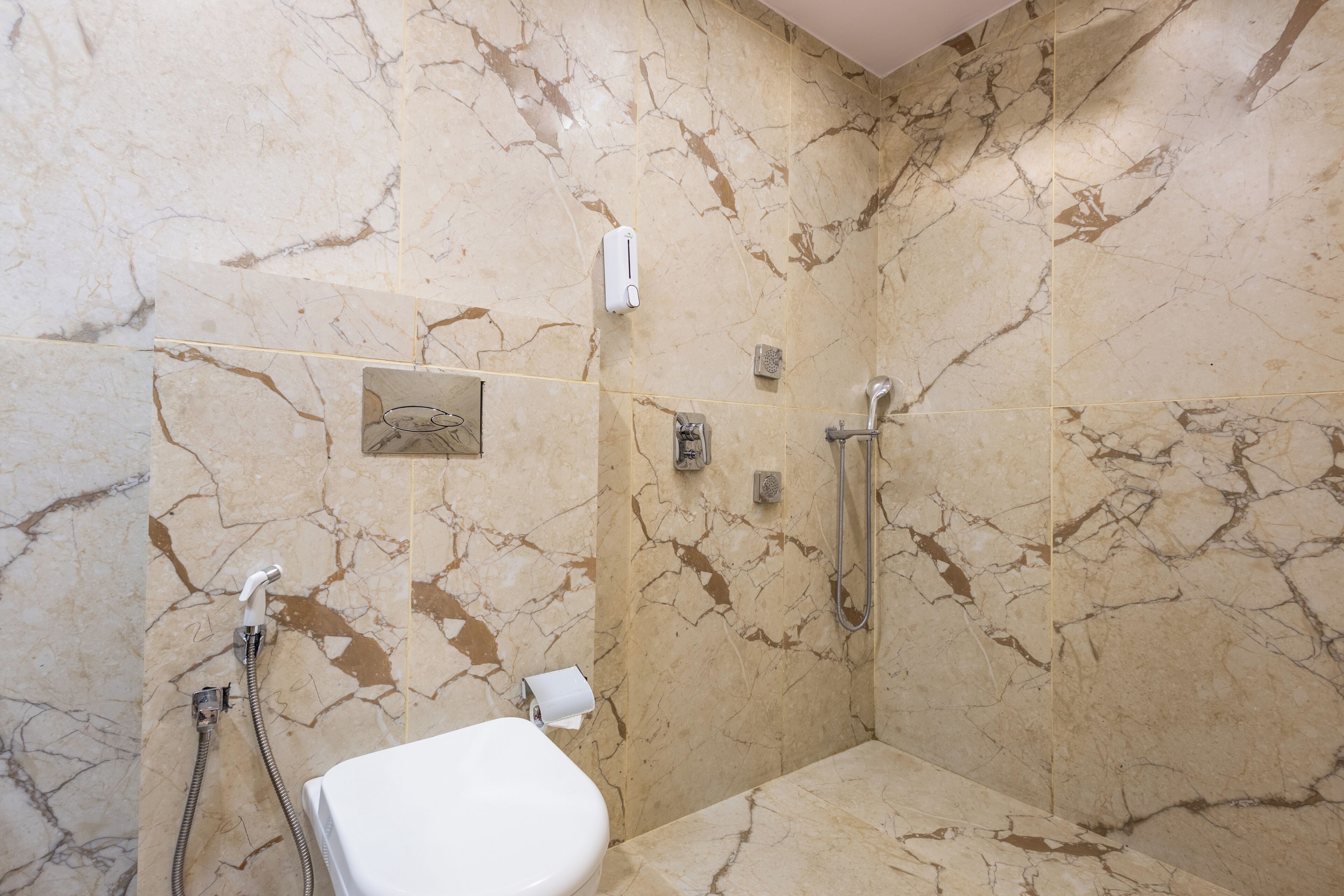 Comfort Double or Twin Room, City View | Bathroom