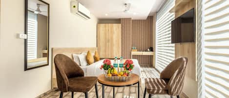 Phòng đôi hoặc 2 giường đơn tiện nghi đơn giản, quang cảnh thành phố