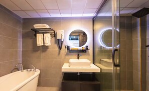 Superior Double Room | Bathroom - 12C View Homestay (Xiangxi)