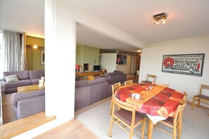 Comfort Apartment, 3 Bedrooms | Dining - Apartment Near Sailing Club With Sea Views (Knokke-Heist)