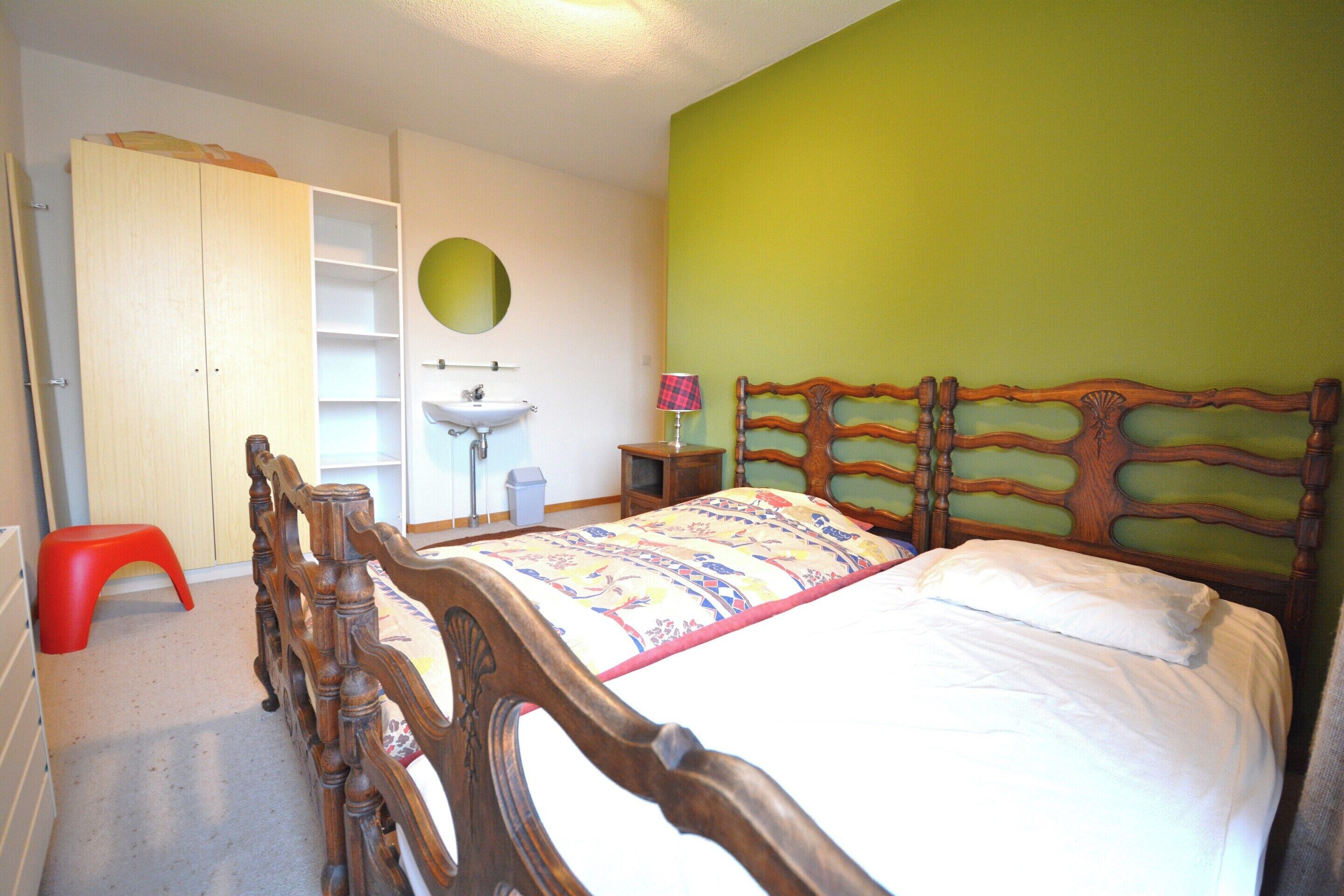 Comfort Apartment, 3 Bedrooms | 5 bedrooms, iron/ironing board