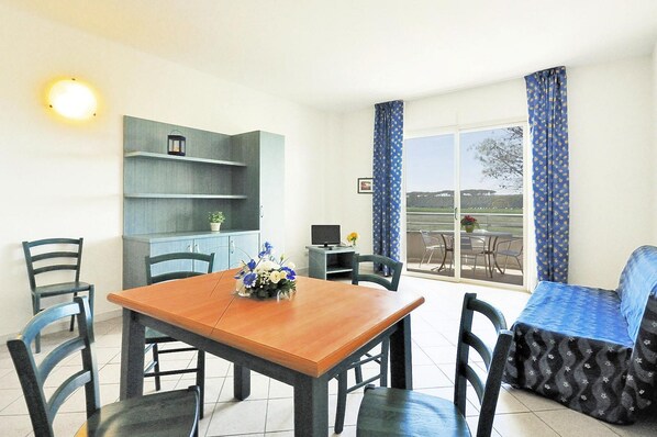 Apartamento clássico, 3 quartos | Sala de estar