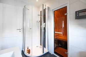 Klassiek huis, 3 slaapkamers | Badkamer | Een douche, een haardroger