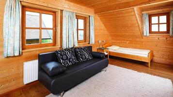 Classic House, 3 Bedrooms | 5 bedrooms, individually furnished, bed sheets