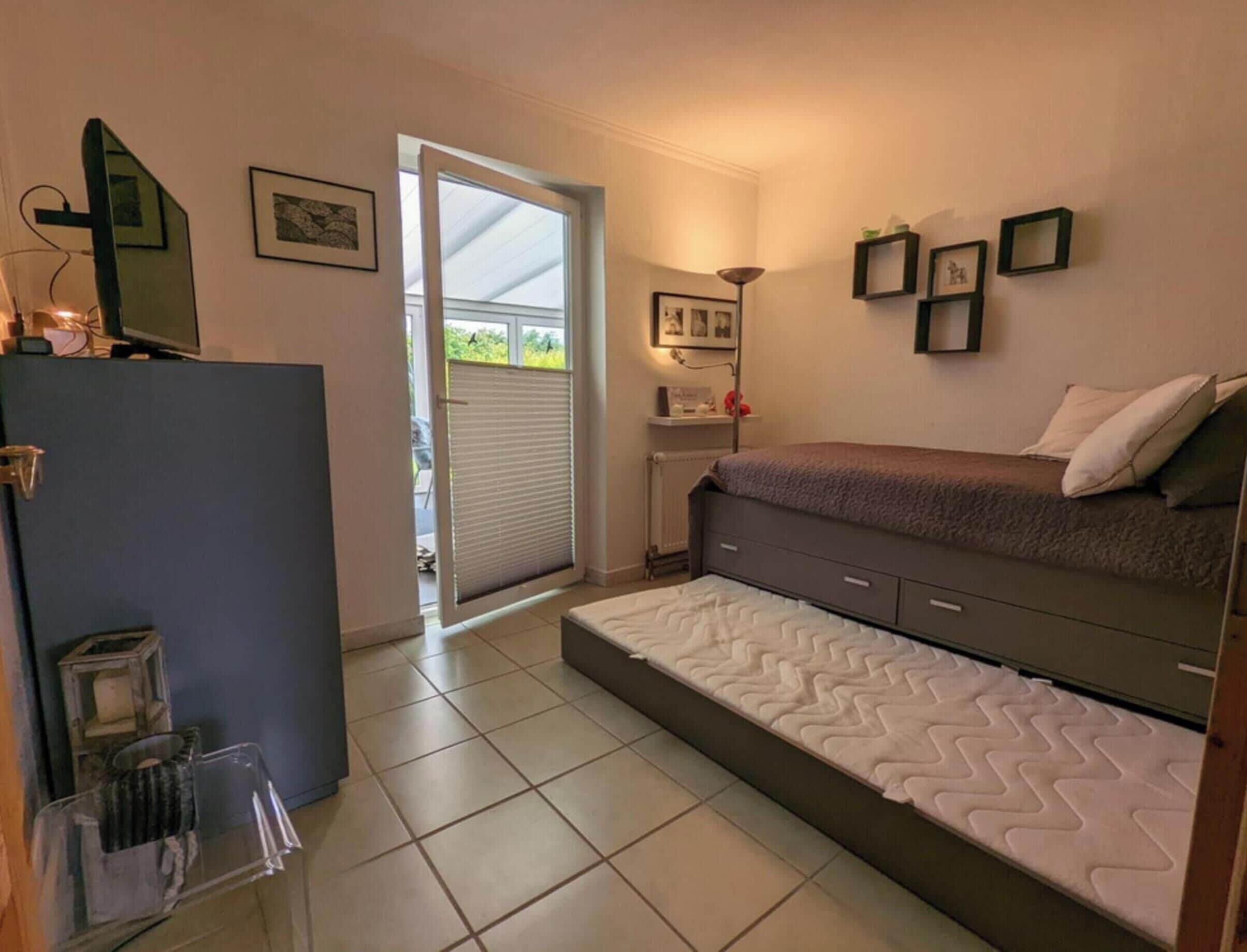 6 bedrooms, individually furnished