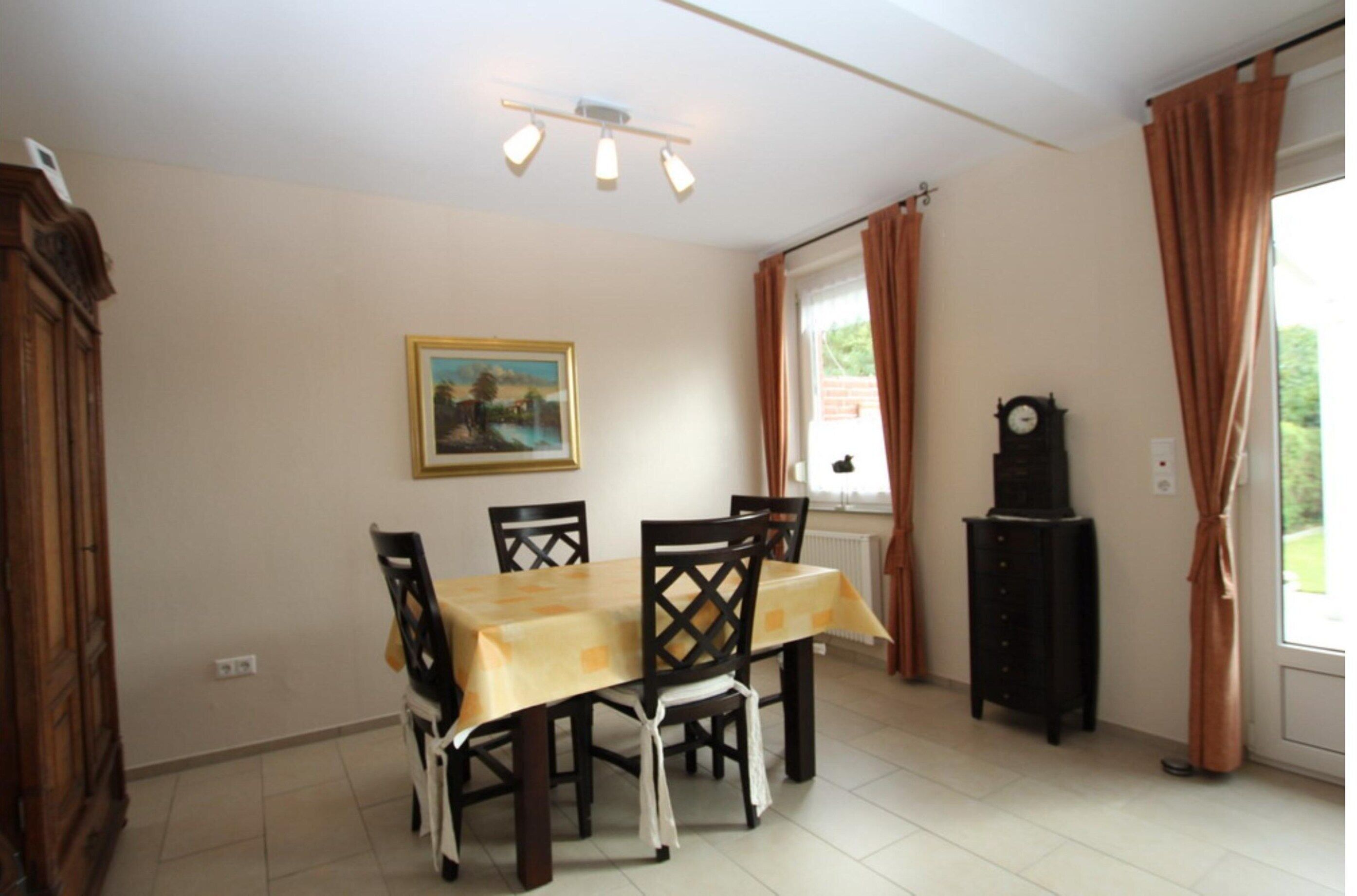 Bungalow tiện nghi đơn giản, 3 phòng ngủ | Khu ăn uống