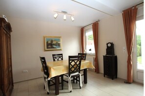 Bungalow Confort, 3 habitaciones | Restauración