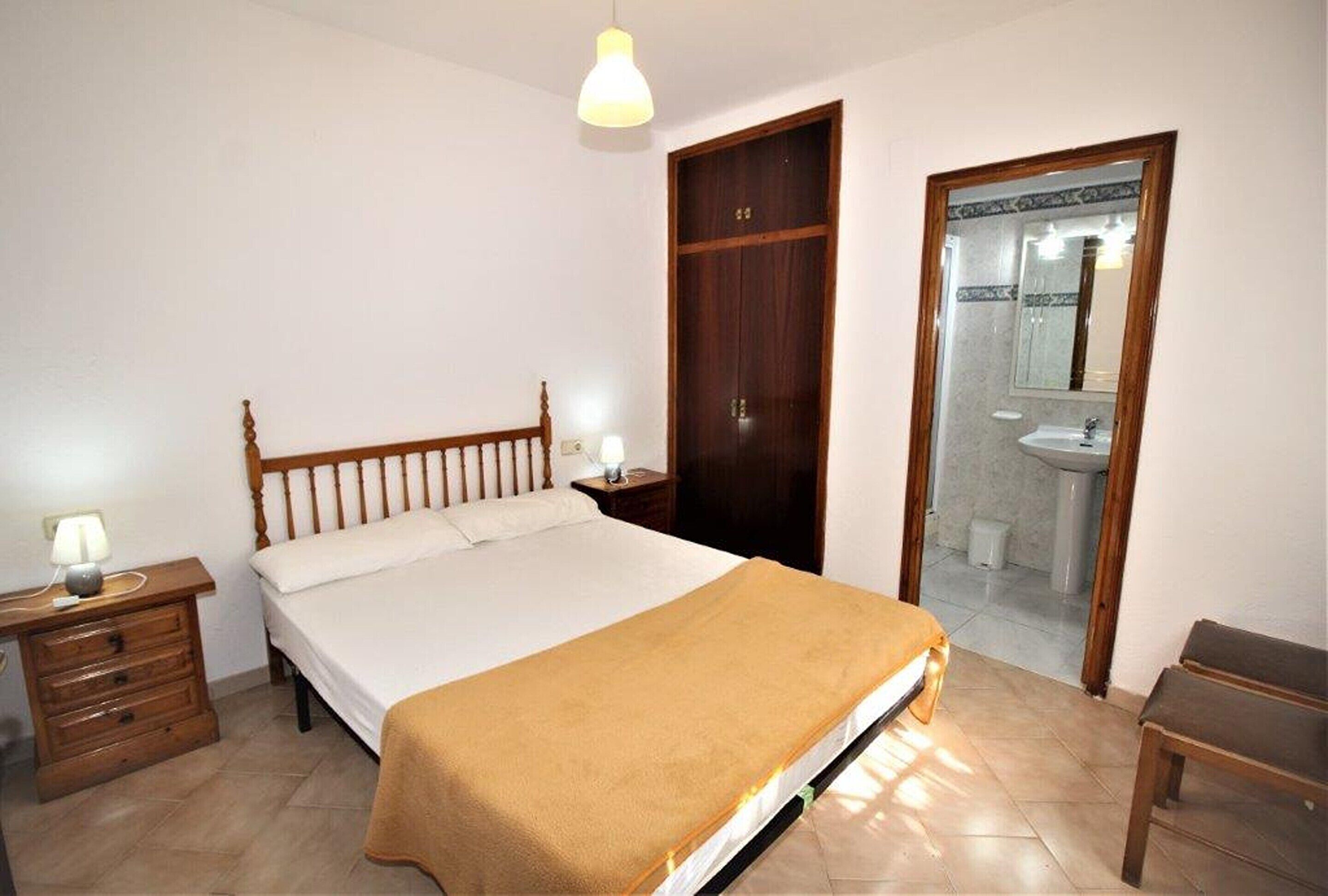 Classic Apartment, 3 Bedrooms | 6 bedrooms, individually furnished