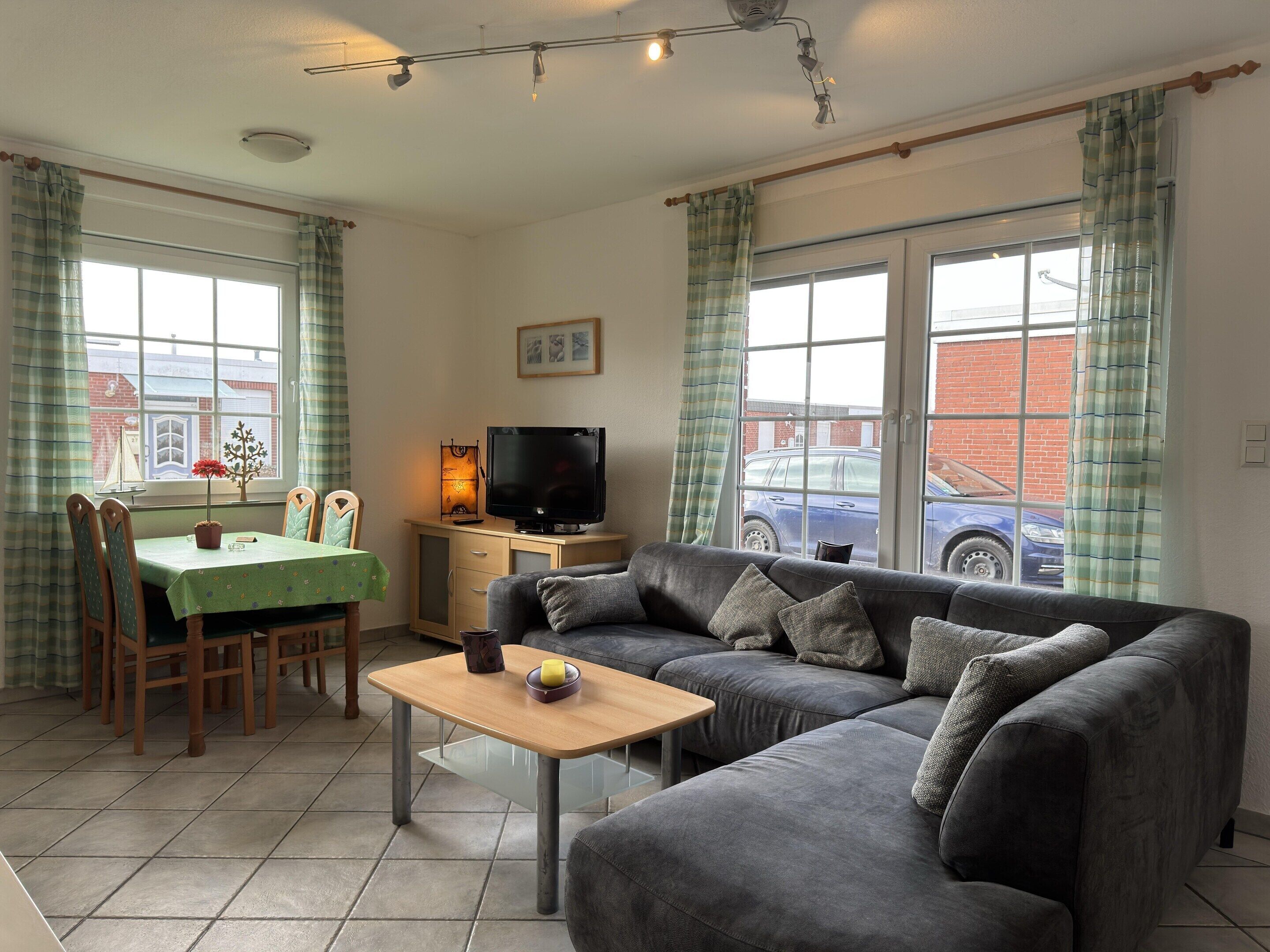 Comfort Bungalow, 3 Bedrooms | Living room | DVD player
