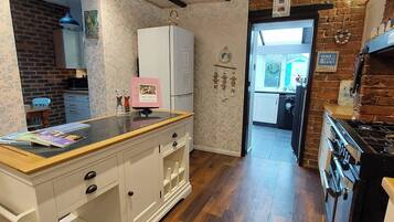Fridge, microwave, dishwasher, coffee/tea maker