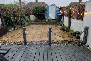 Terrace/patio - Otter's Holt - Dog friendly - close to beach (Pevensey Bay)