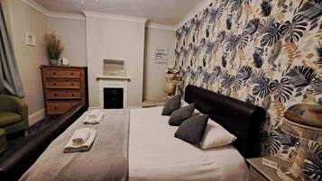 3 bedrooms, iron/ironing board, Internet, bed sheets