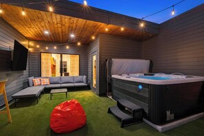 Tina de hidromasaje al aire libre