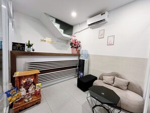 Reception - THANG HOMESTAY (An Hoi Dong)