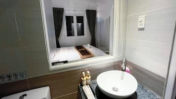 Superior Double Room | Bathroom