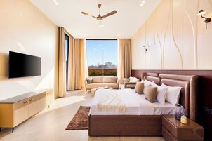 Deluxe Villa, Garden View | Iron/ironing board, free WiFi