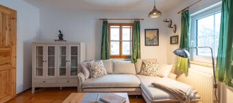 Beautiful vacation apartment with lake view of the Grundlsee with private garden.