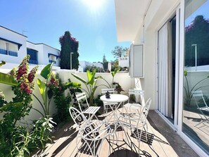 Outdoor dining - Appartement Yasmina 1 Bedroom (Sidi Bou Said)