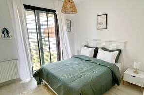 2 quartos, ferros/tábuas de passar roupa, acesso à internet