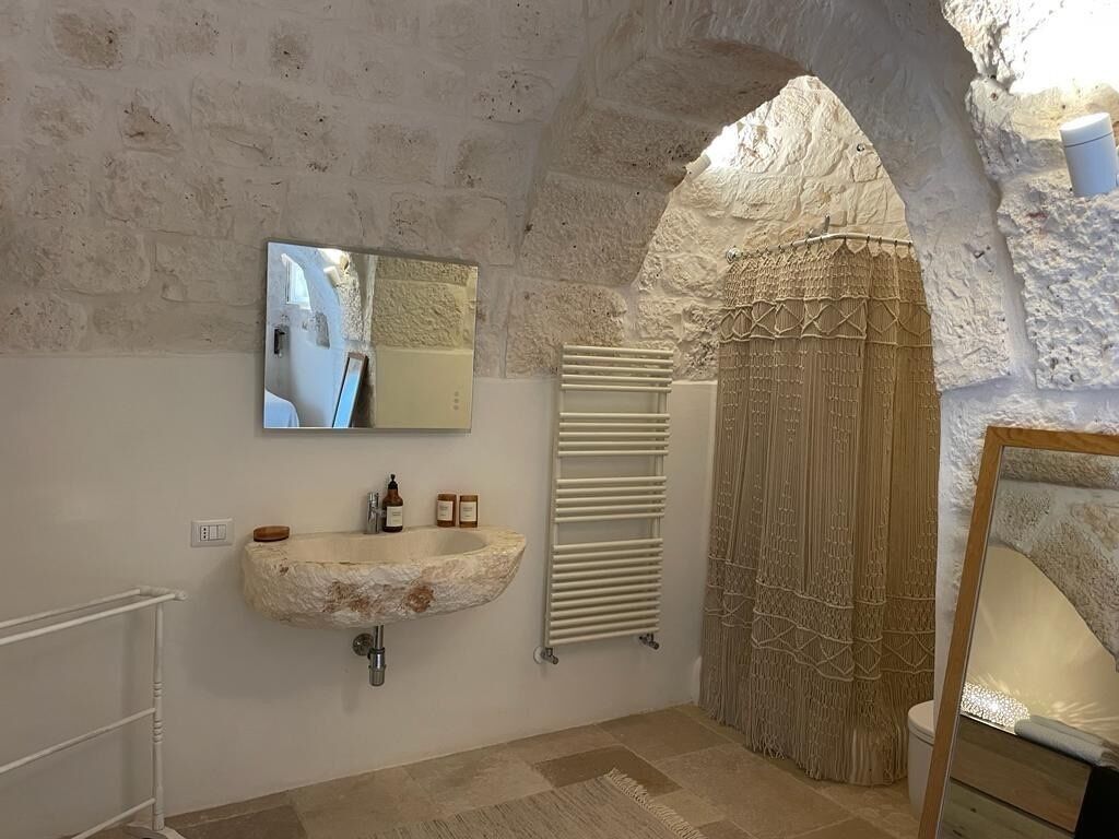Douche, séchoir à cheveux, bidet, serviettes fournies