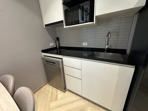 Private kitchen - Brand new Title Legendary 1BR, BangTao Beach #9453 (Tambon Choeng Thale, Thalang District)