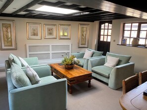 Interior - The Farmhouse (Kenilworth, Warwickshire)