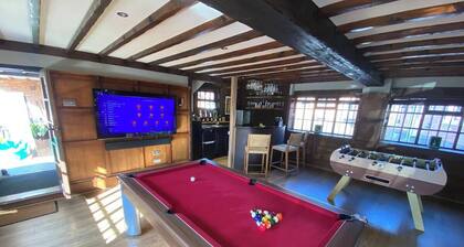8 BR Luxury Farmhouse | Tennis Court & EV Charging