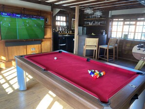 Game room - Pools Cottage - The Farmhouse (Kenilworth, Warwickshire)