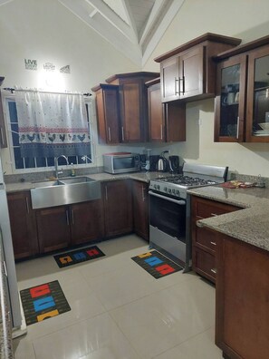 Cookware/dishes/utensils - Luxurious 3-Bedroom House in Ocho Rios with Private Entrance (Ocho Rios)
