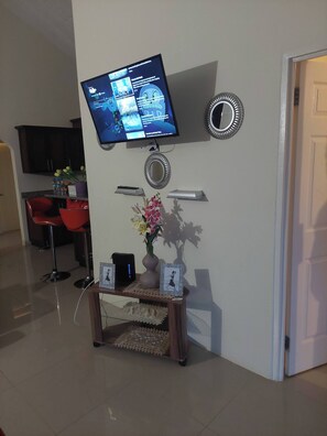 Interior - Luxurious 3-Bedroom House in Ocho Rios with Private Entrance (Ocho Rios)