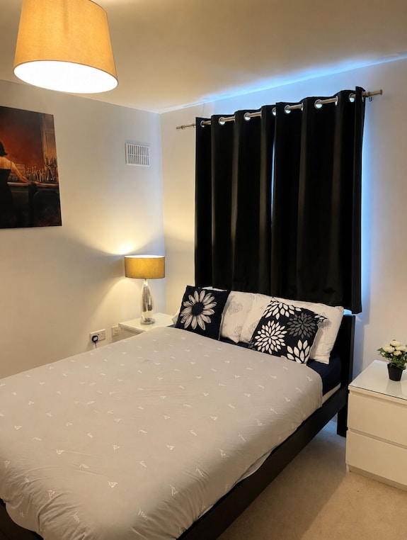 Gemütliches Zimmer Mit Bad In Einem Apartment Mit 2 Schlafzimmern Und Schnellem Wlan, Kostenloser Parkplatz - Wolverhampton