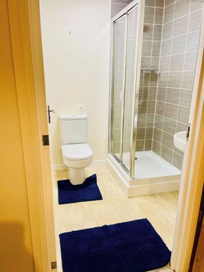 Bathroom - Deluxe En-suite Room w FastWiFi, Free Parking & Equipped Kitchen (West Midlands)