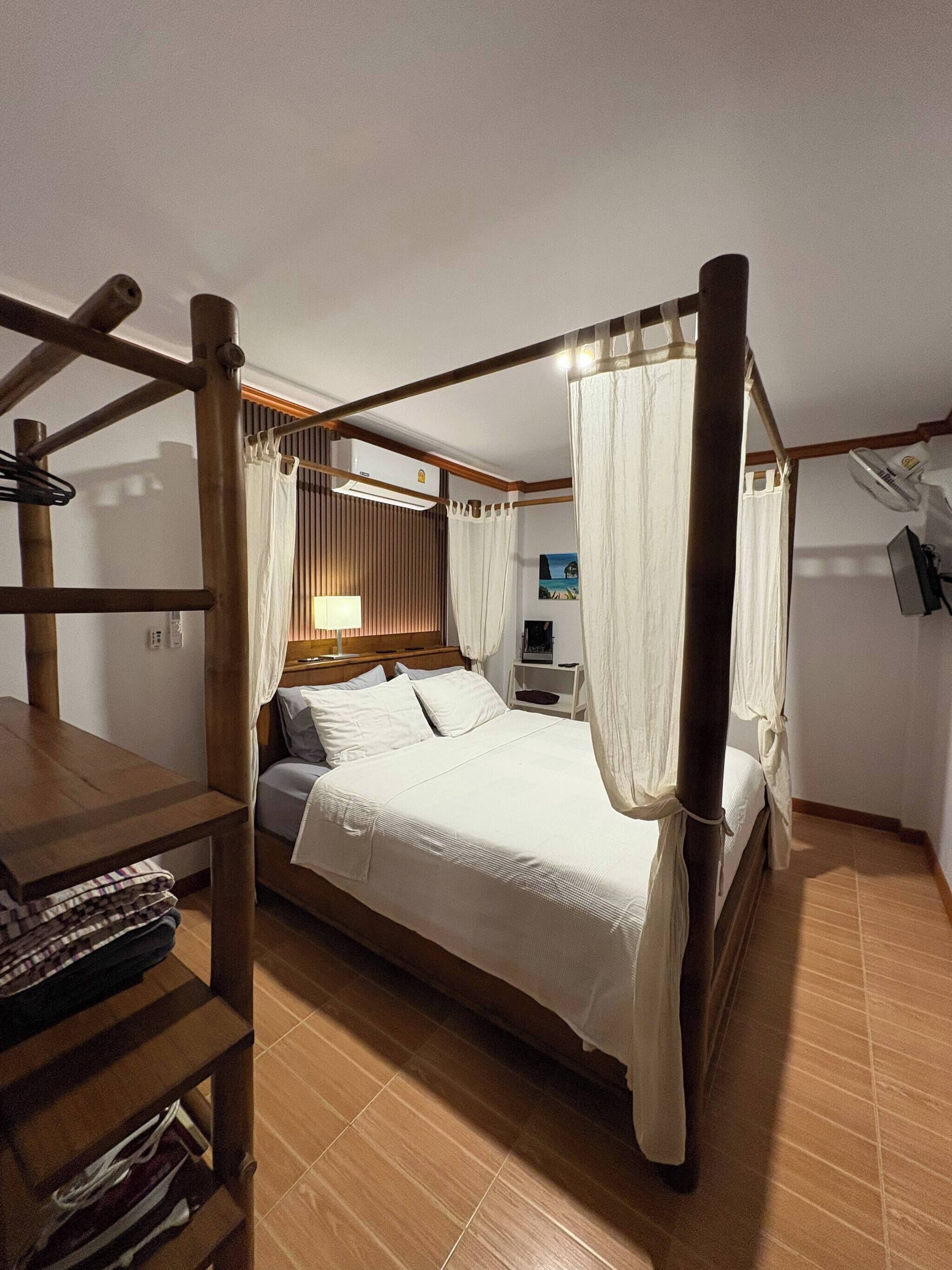 1 bedroom, iron/ironing board, internet, bed sheets