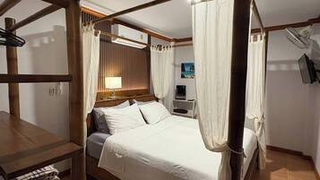1 bedroom, iron/ironing board, internet, bed sheets