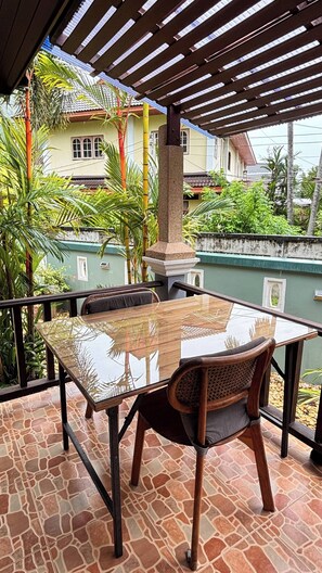 Outdoor dining - Cozy Garden Cottage Krabi 1 BR (Ao Nang)