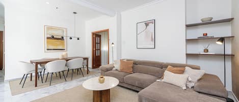 Superior Apartment, 2 Bedrooms, Non Smoking, Air conditioning | Living area