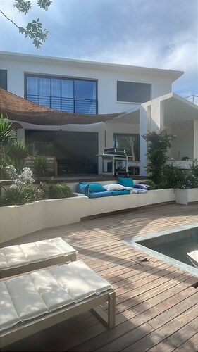 Magnifique maison contemporaine à deux pas du village